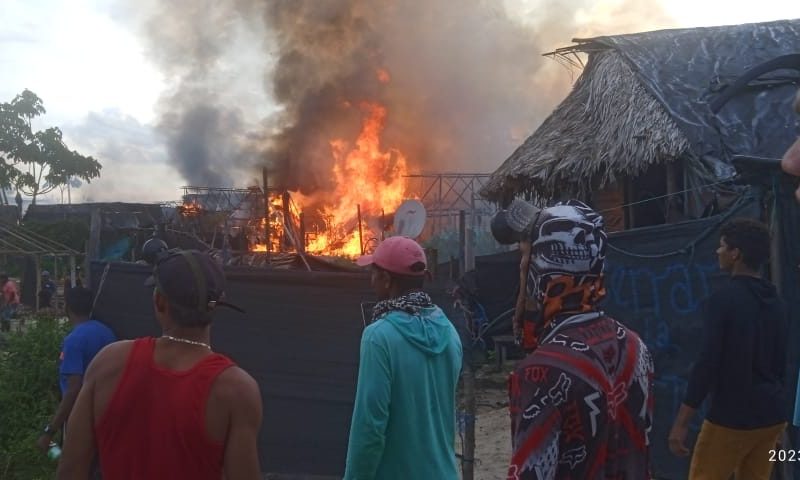 Fuerza Armada dice que en desalojo en Yapacana atacaron a militares