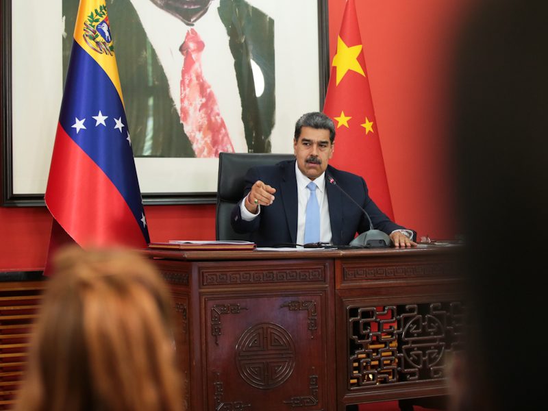 Maduro se reúne con jefe de la Asamblea Nacional Popular de China
