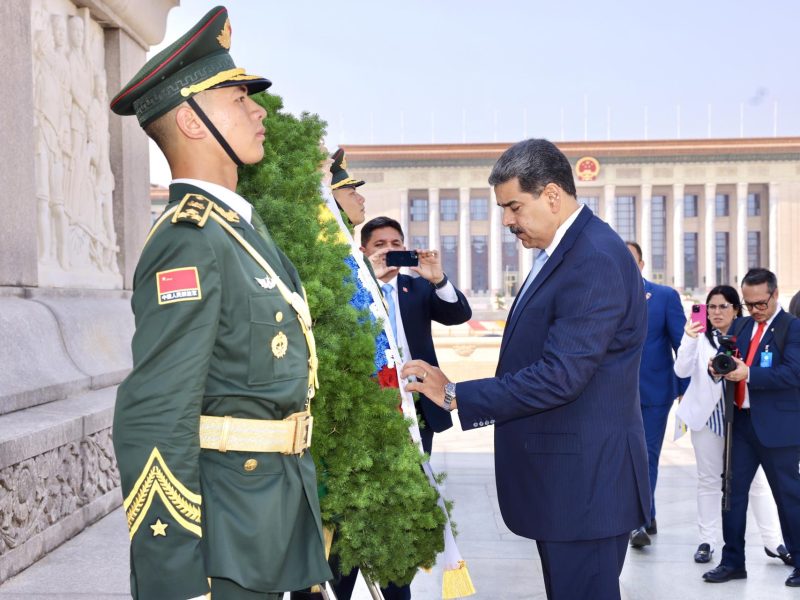 Nicolás Maduro visita China