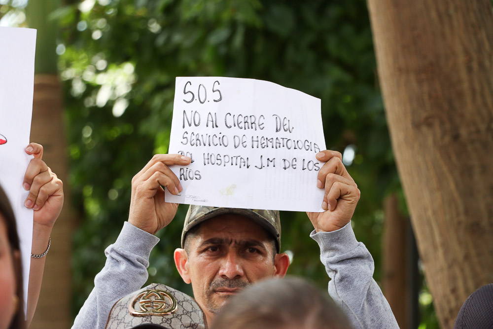 Familiares de pacientes de hematología del JM de los Ríos protestan ante el TSJ (Mairet Chourio)