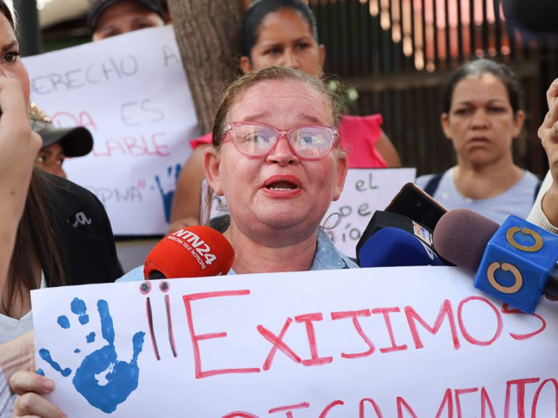 Familiares de pacientes de hematología del JM de los Ríos protestan ante el TSJ (Mairet Chourio)