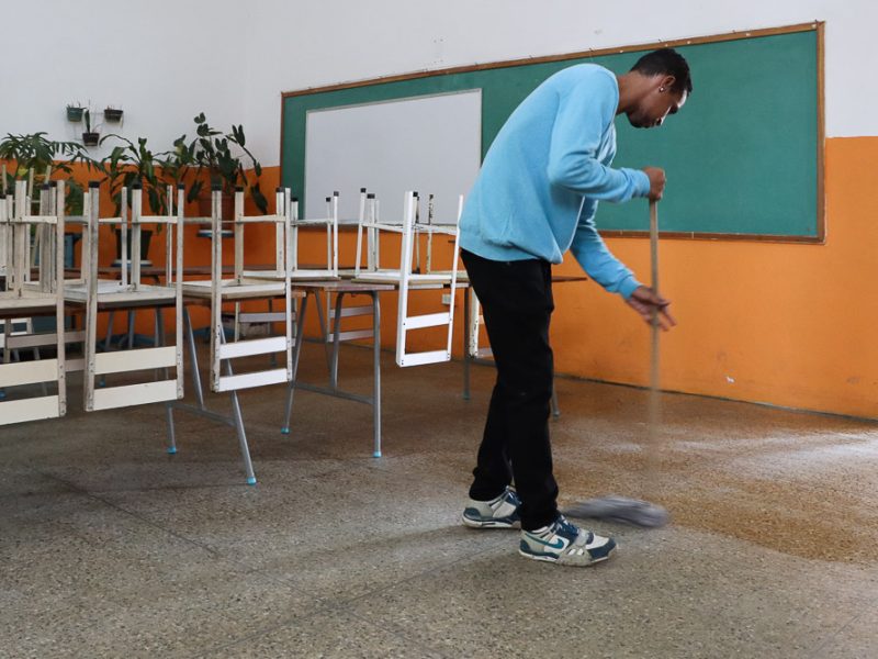 Reinicio de actividades administrativas en las escuelas (Mairet Chourio)