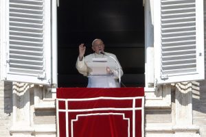 Papa pide que "ataques de las armas se terminen" en Israel y Palestina
