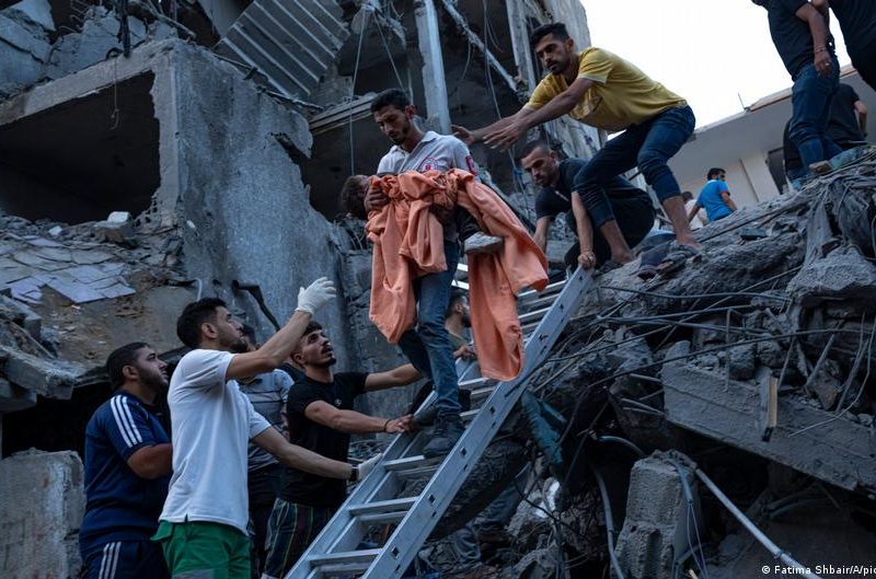 Suben a más de 1.200 los muertos en Israel y 1.055 en Gaza
