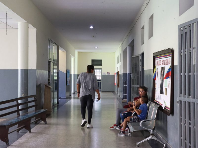 Escuelas- asistencia- El Libertador- Chacao (Mairet Chourio)