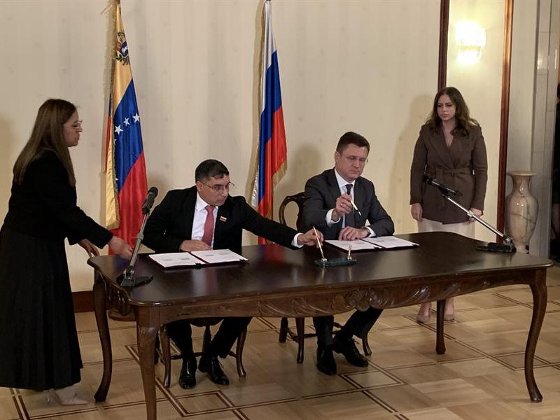 Rusia y Venezuela firman 16 acuerdos de cooperación en energía, turismo y transporte