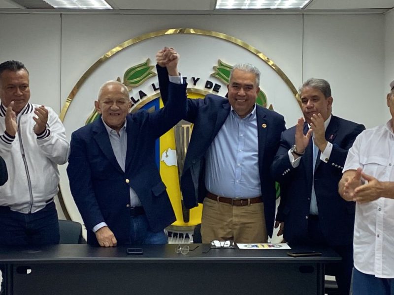 Bernabé Gutiérrez declina aspiraciones a Miraflores a favor de Luis Eduardo Martí