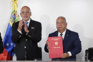 Referendo sobre el Esequibo será el 3 de diciembre, anuncian Rodríguez y Amoroso