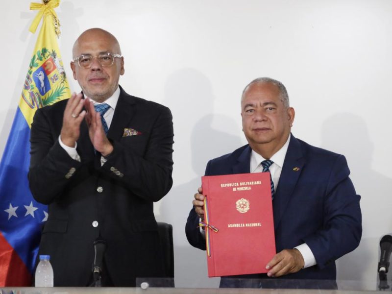 Referendo sobre el Esequibo será el 3 de diciembre, anuncian Rodríguez y Amoroso
