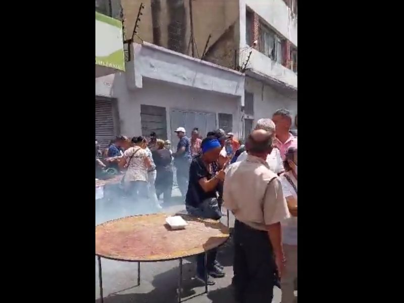 Arrojan bomba lacrimógena en centro de votación en Caracas