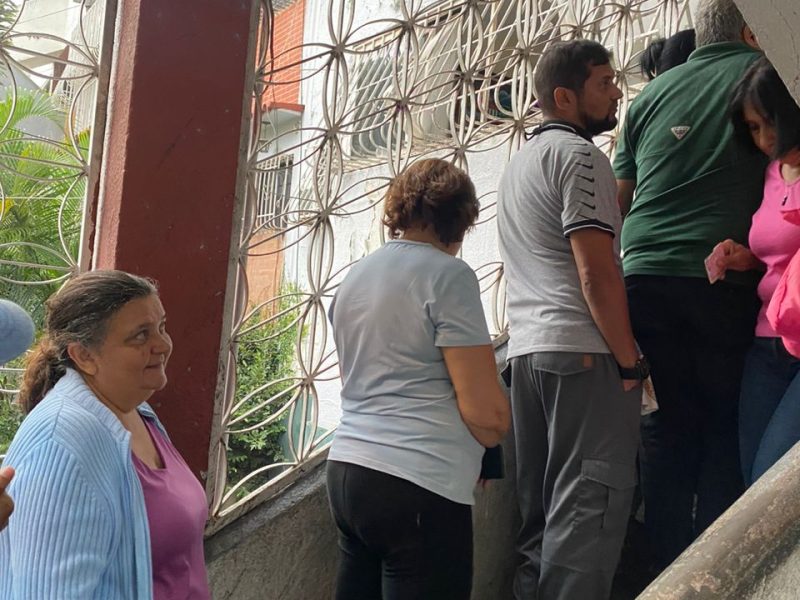 Lluvias, retrasos y seis horas de espera para votar en Catia