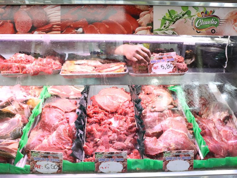 Carne molida sube de precio en el Mercado Guaicaipuro