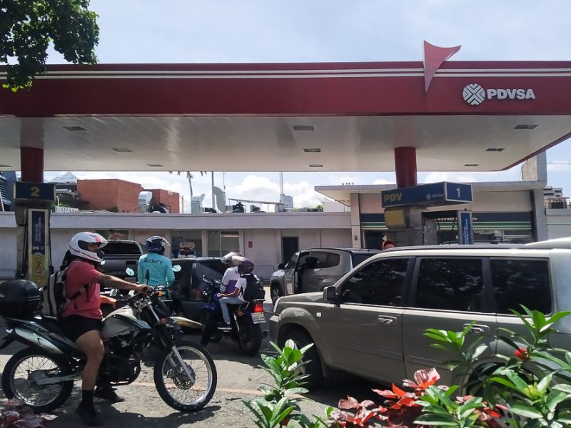 Colas- estaciones de servicios- gasolina (Mairet Chourio)