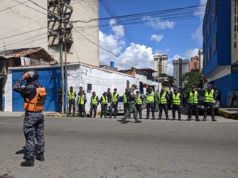 Militares y policías custodian sede de Fiscalía en Los Teques donde declaran miembros de junta de primarias