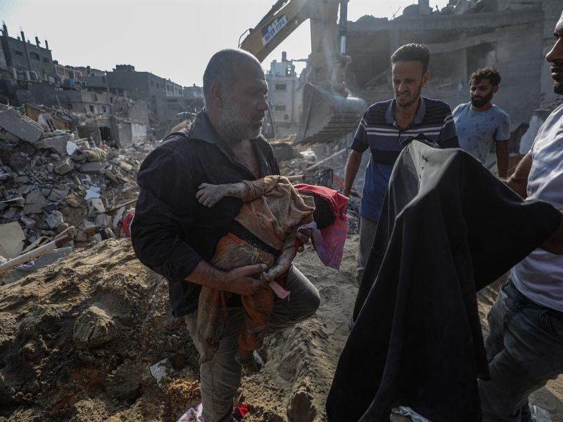 Ascienden a 9.000 los muertos en Gaza por los ataques israelíes, incluidos 3.760 niños y adolescentes
