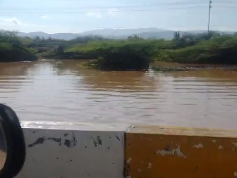 Reportan inundaciones en municipios de Falcón tras desbordamiento del río Coro