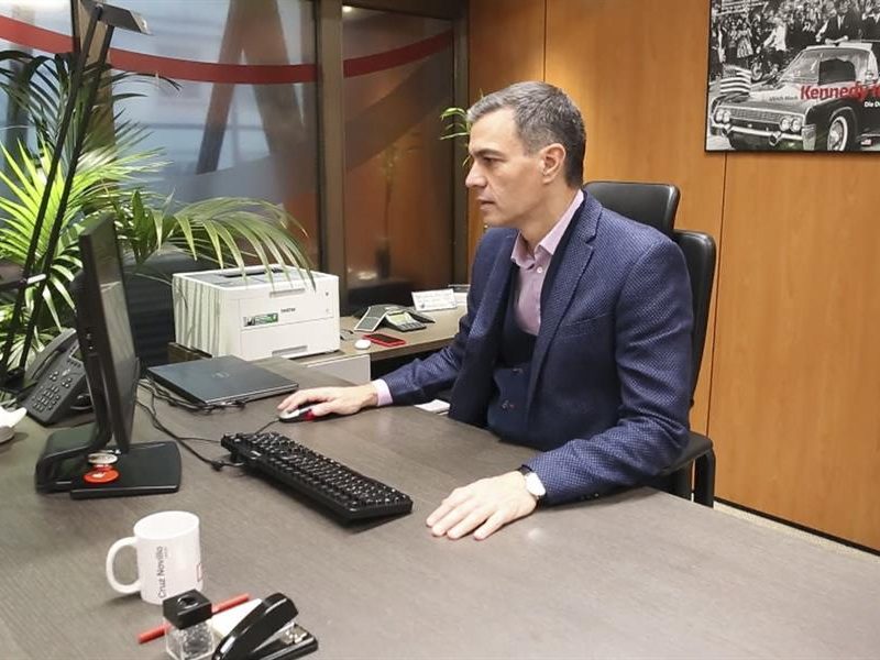 Socialistas e independentistas catalanes firman un acuerdo para la investidura de Sánchez