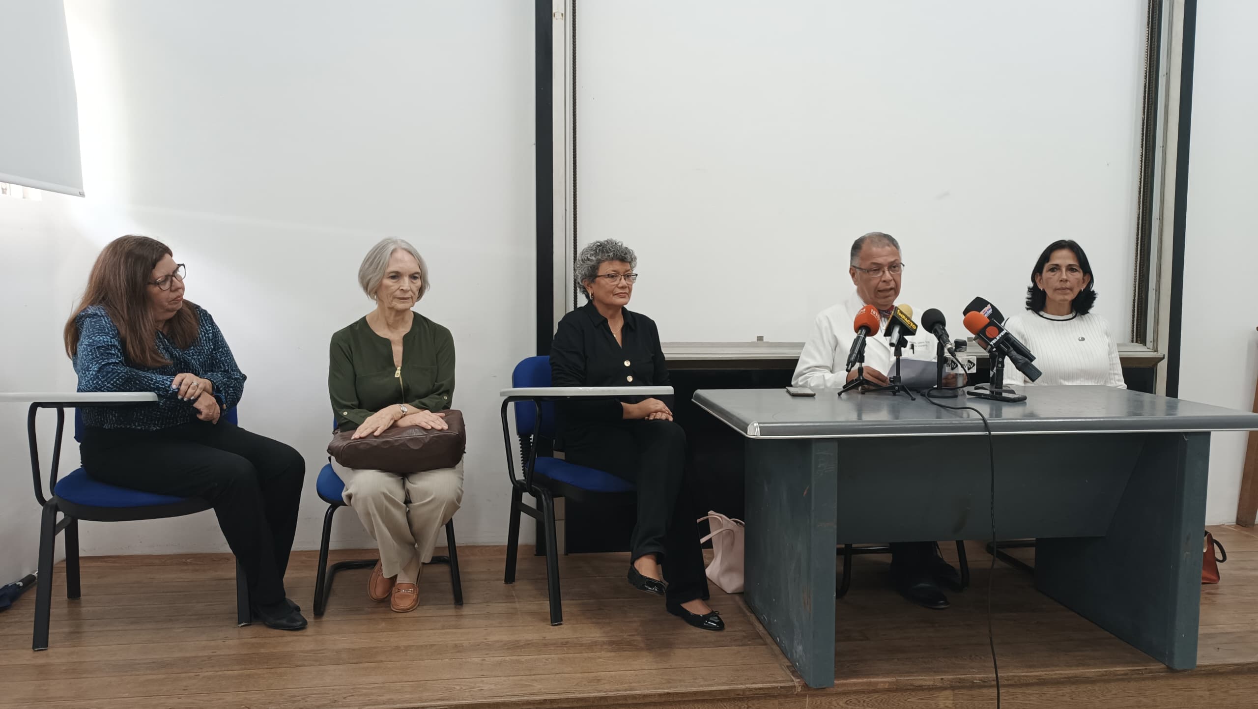 Rueda de prensa sobre metotrexato usado en el JM 