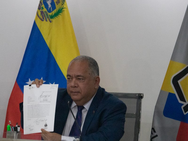 MUD, UNT y Convergencia entre 46 organizaciones políticas opositoras que se adhirieron al referendo
