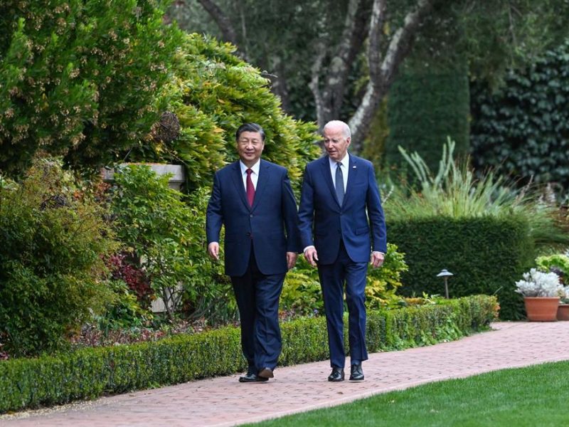 China critica calificativo de "dictador" de Biden a Xi tras su reunión en San Francisco