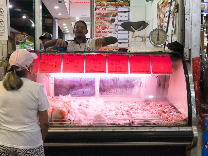 Pollo- Mercado Guaicaipuro (Mairet Chourio)