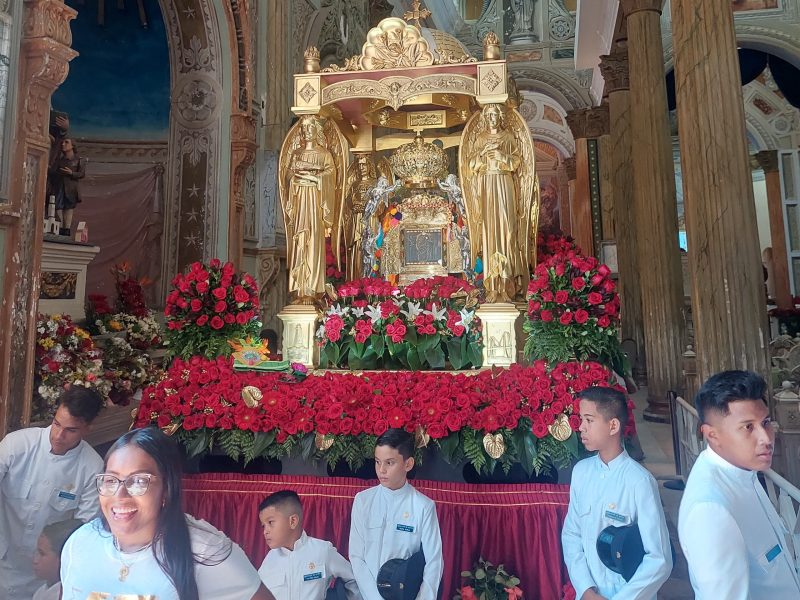 Zulianos celebran a "La Chinita" con "mucha esperanza y alegría"