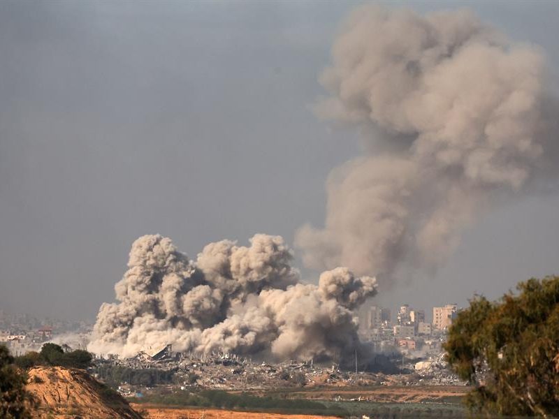 Acuerdo en Gaza incluirá tregua y canje de 50 rehenes por 300 presos, dice fuente egipcia