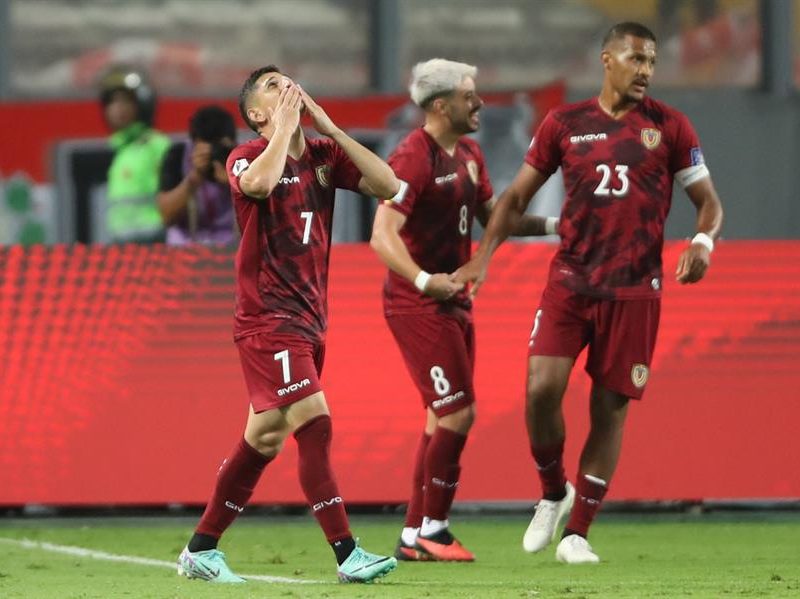 Canciller venezolano denuncia que Perú impide salida de la Vinotinto