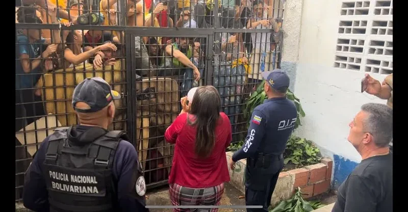 El hacinamiento supera el 300%