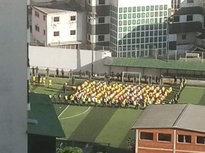 Toman instalaciones deportivas del colegio San Agustín para ingresar presos a las Zona 7 de la PNB