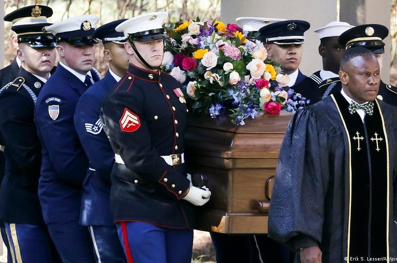 Jimmy Carter encabeza el funeral de su esposa