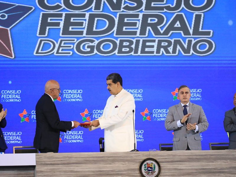 Expertos señalan que anuncios de Maduro son una «puesta en escena» que favorece a Guyana