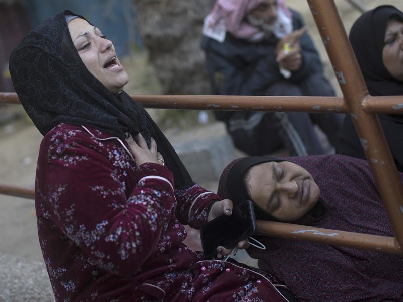 Muertos en Gaza por ataques israelíes se acercan a 17.000, y 70% son mujeres y niños