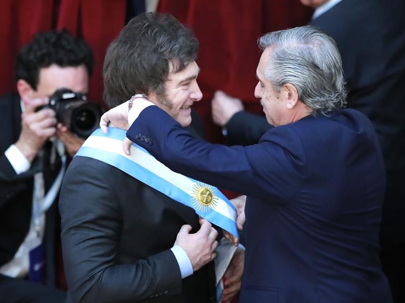 Milei juró "por Dios y por la patria" como nuevo presidente de Argentina
