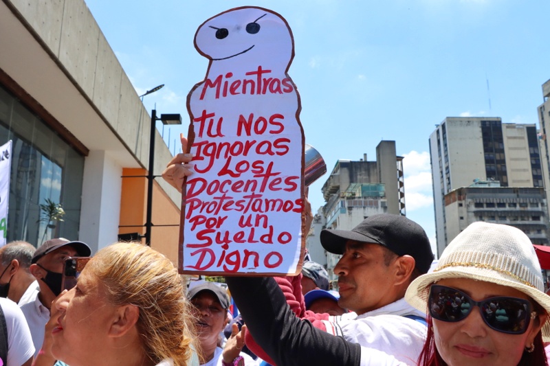 Docentes protestan en el ministerio de Educación- 27 de marzo (Mairet Chourio)