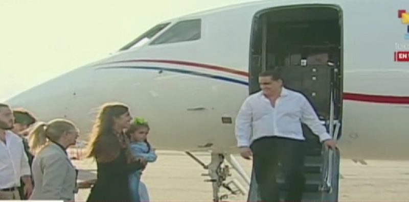 Cilia Flores recibe a Alex Saab en Maiquetía