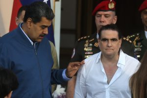 Algunos celebraron la liberación de los estadounidenses