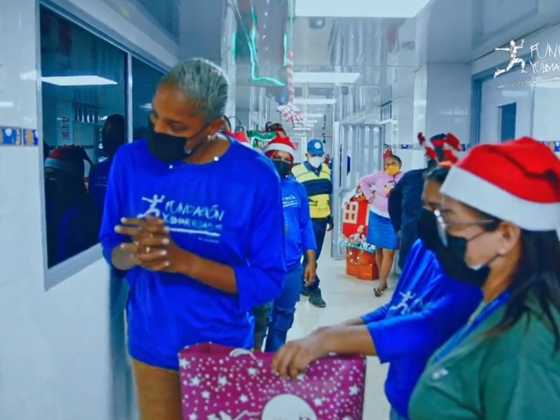 Yulimar Rojas lleva juguetes a niños con cáncer en hospital de Anzoátegui