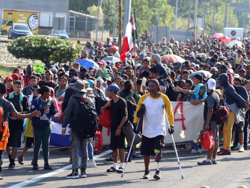 La caravana de miles de migrantes avanza por México en la víspera de la visita de EEUU