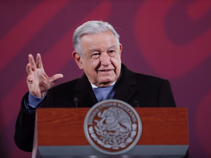 El presidente de México acusa a traficantes de personas de organizar caravanas migrantes