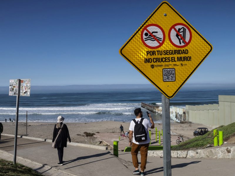 Los cruces de migrantes en la frontera mexicana de Tijuana suben un 31 % en el año