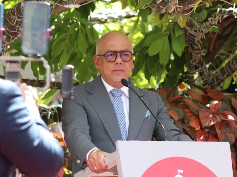 Jorge Rodríguez ordena retomar ley que fiscaliza y regula a las ONG