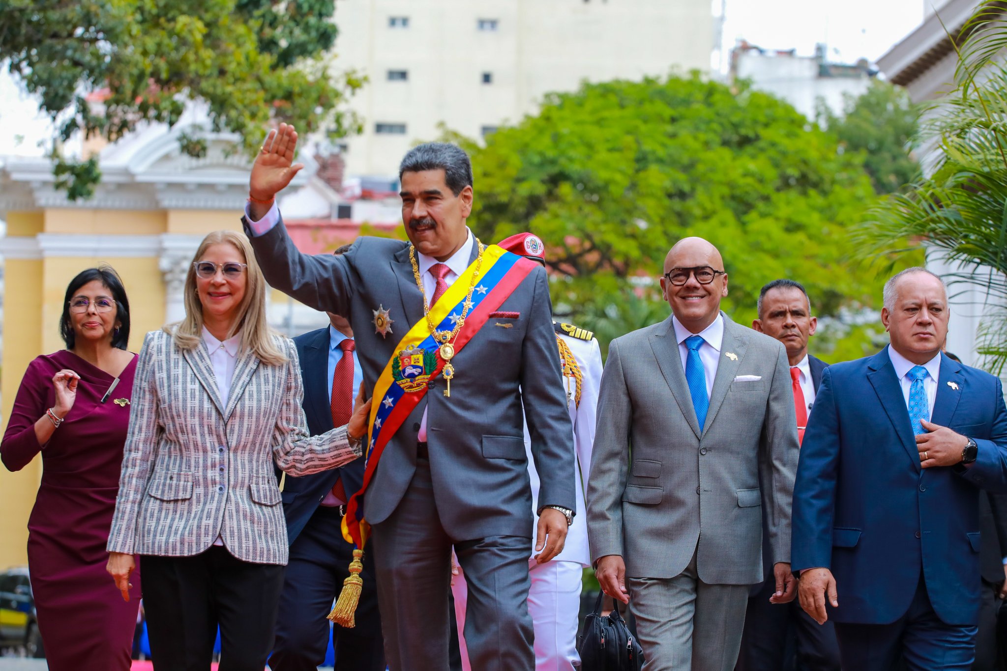 Maduro anunció “implícitamente” su candidatura y subió la apuesta en la negociación, opinan expertos