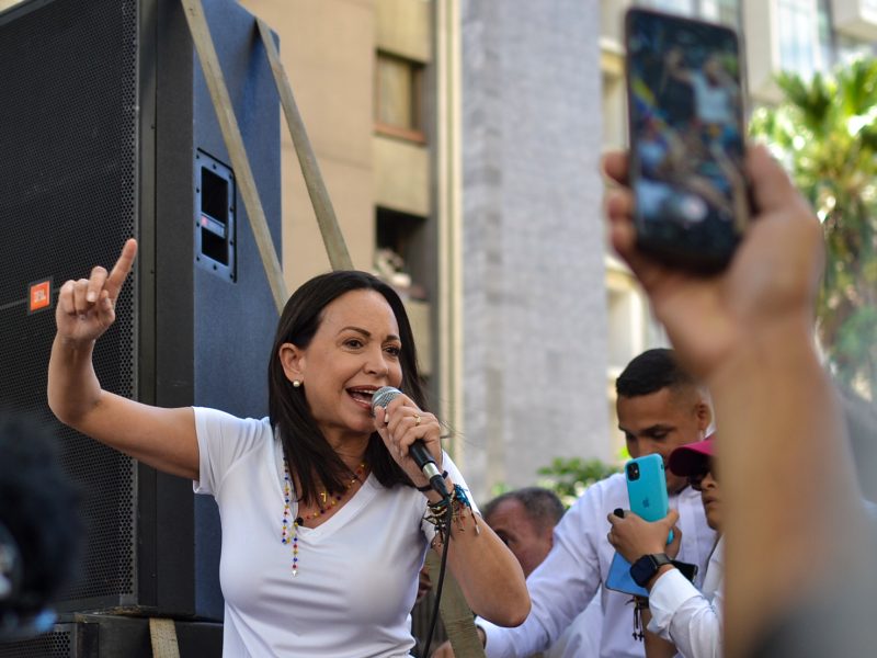 Machado derrota a Maduro, aconsejan candidato sustituto y no saben qué pasó en Barbados: claves de encuesta Datincorp