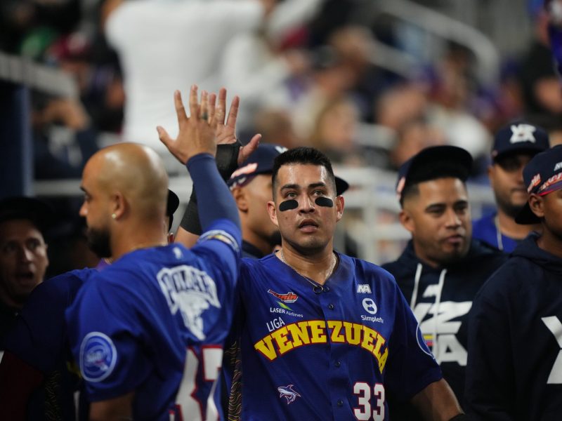 Tiburones regresan a la Serie del Caribe con un triunfo ante Licey