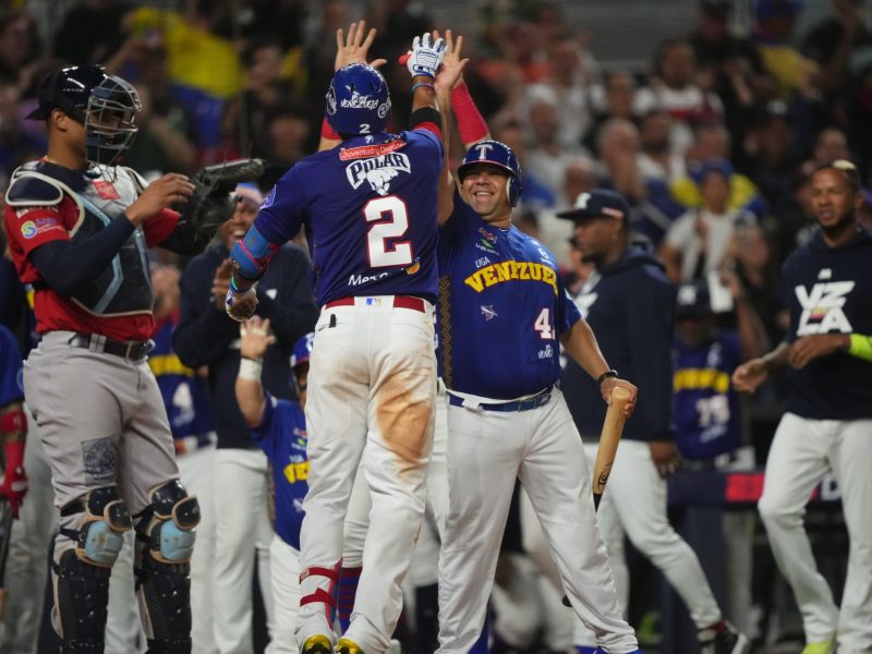 Tiburones se mete en semifinales al imponerse a Panamá