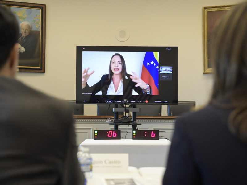 María Corina Machado recibe en EE.UU. apoyo parlamentario a su candidatura en Venezuela