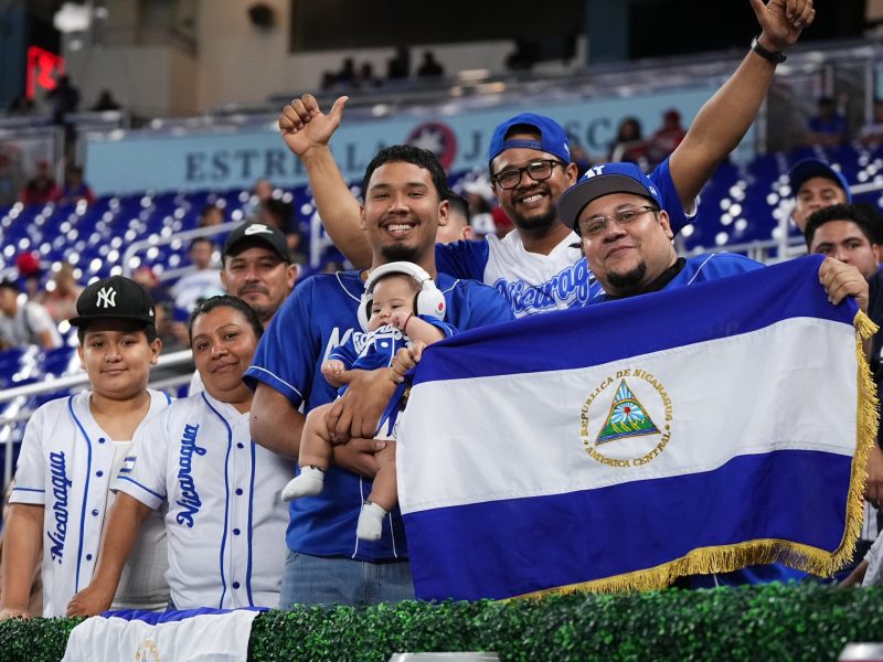 Oswaldo Guillén se compromete a ayudar a mejorar béisbol de Nicaragua