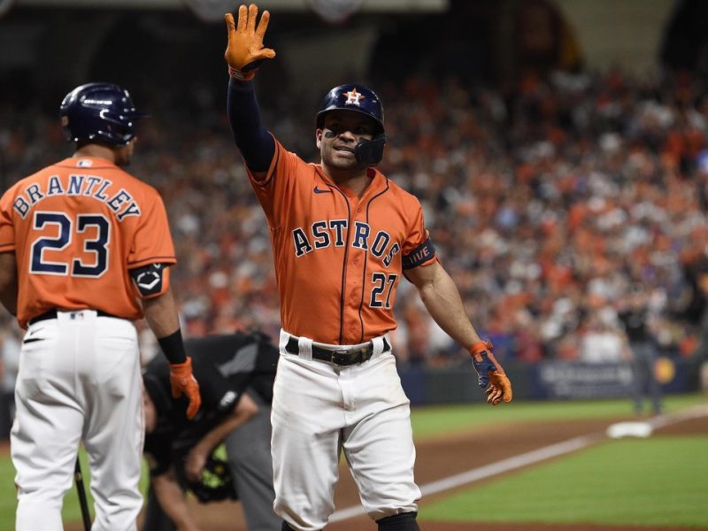 Altuve dice que Houston es su hogar al firmar una extensión millonaria con Astros