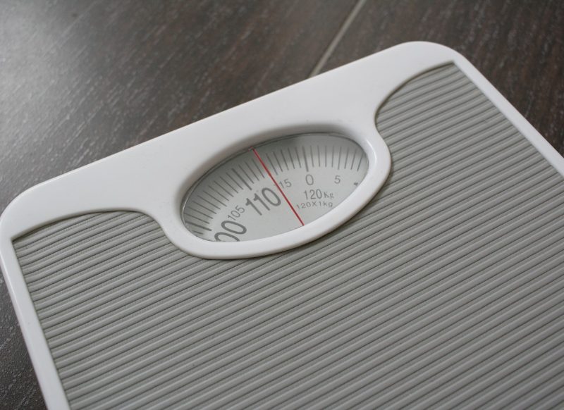 Economía de la flacura y brecha salarial por obesidad en las mujeres